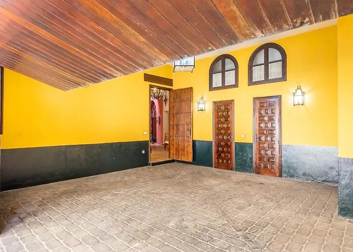Elegante Casa Con Piscina En Centro Histórico Sevilla